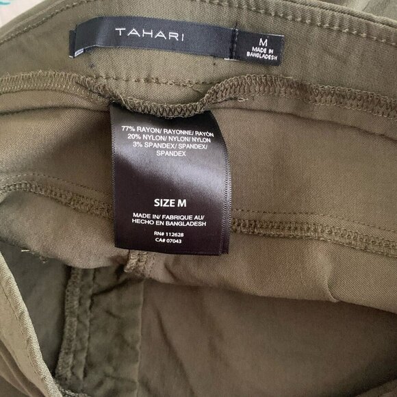 Tahari Green Pull On Bermuda Shorts Size Medium Stretch Pockets - Picture 6 of 7